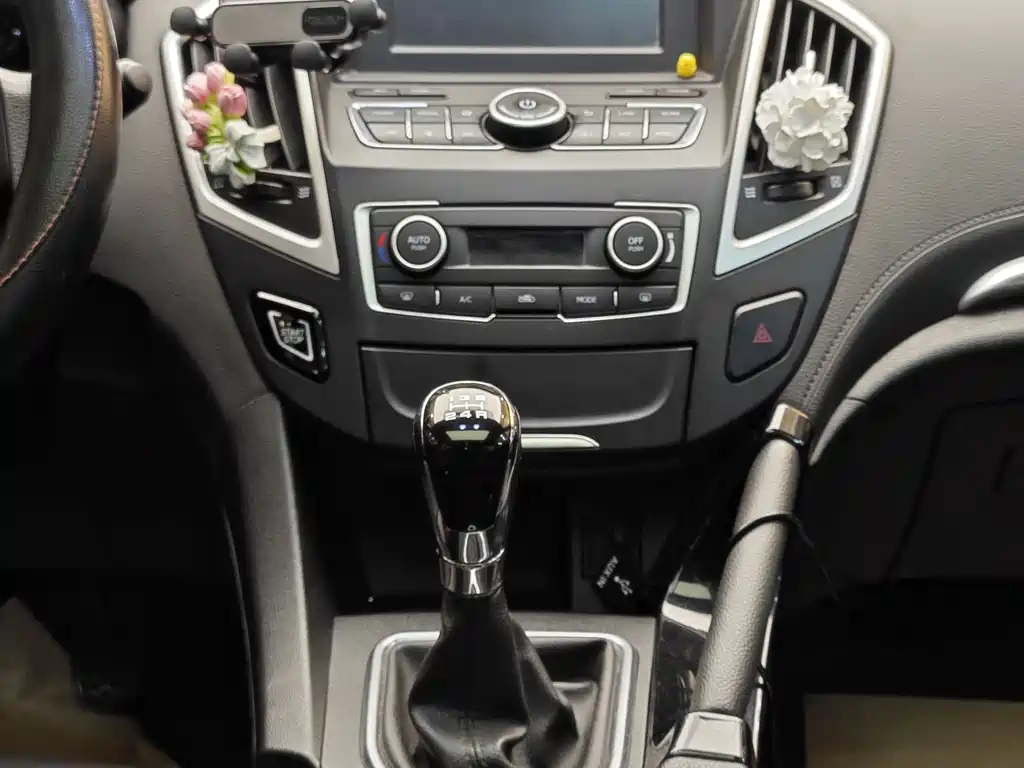 Dongfeng Fengshen DFM AX7 2016 1.4T Manual Intelligent Joy Edition 2017 - thumbnail 18