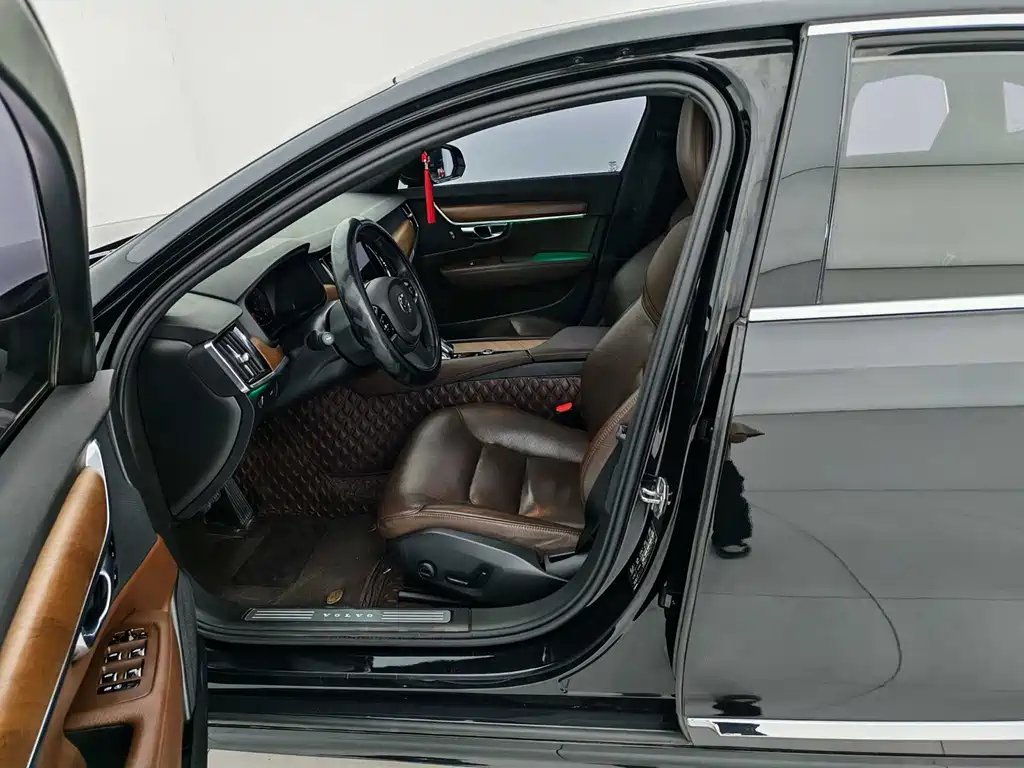 Volvo Volvo S90 2021 B5 Momentum Luxury Edition 2021 - thumbnail 10