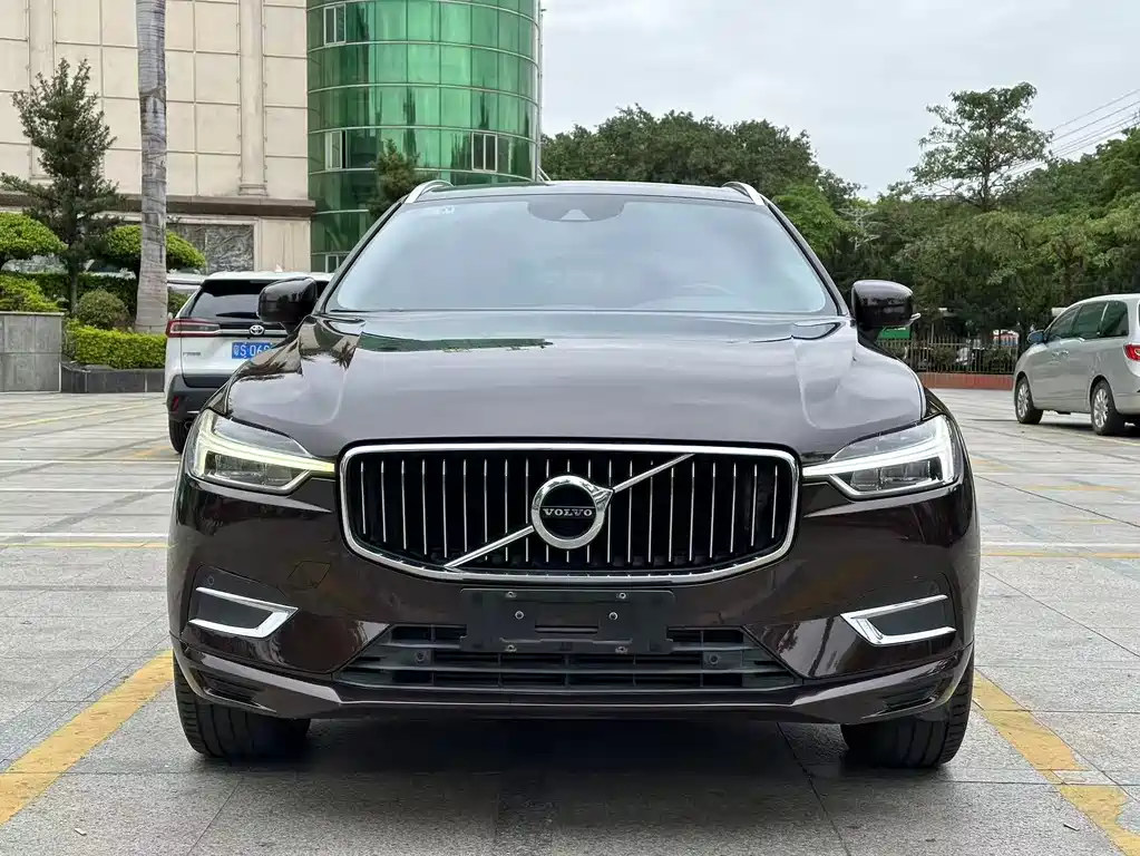 Volvo Volvo XC60 2020 T5 AWD Momentum Luxury Edition 2020 - thumbnail 2