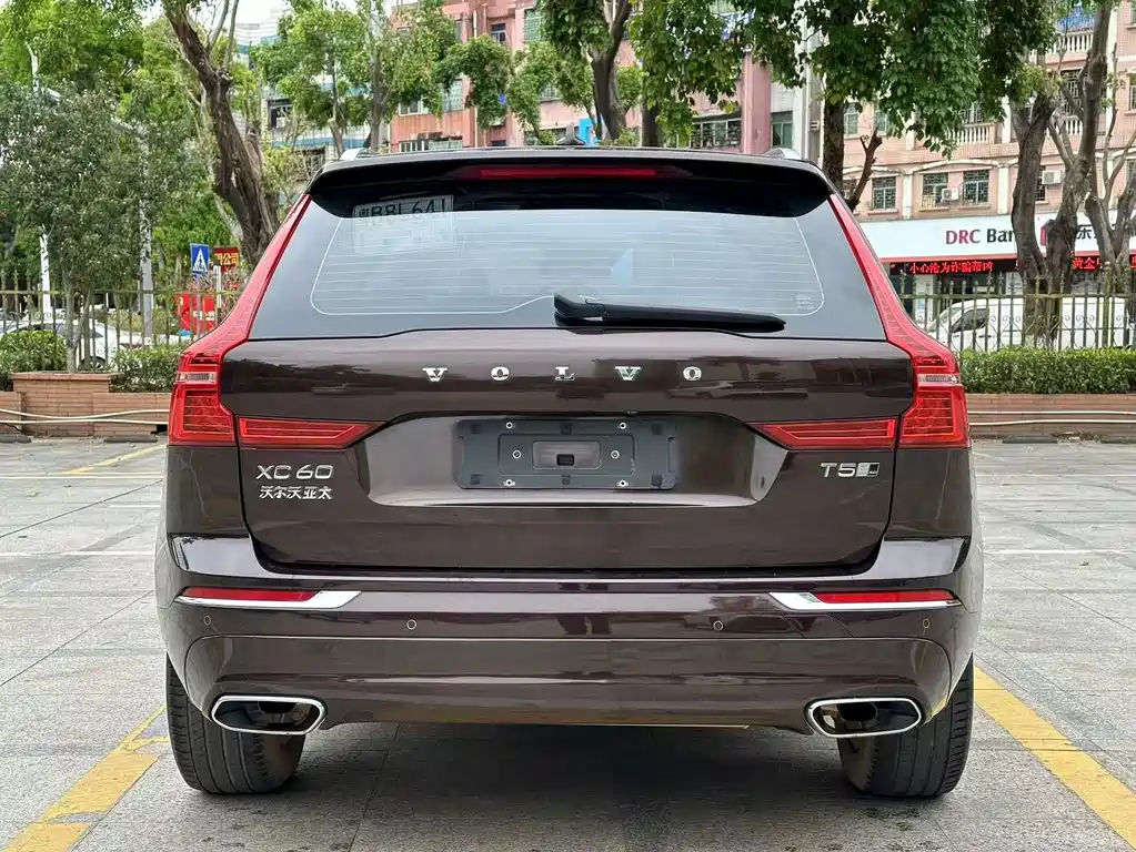 Volvo Volvo XC60 2020 T5 AWD Momentum Luxury Edition 2020 - thumbnail 5