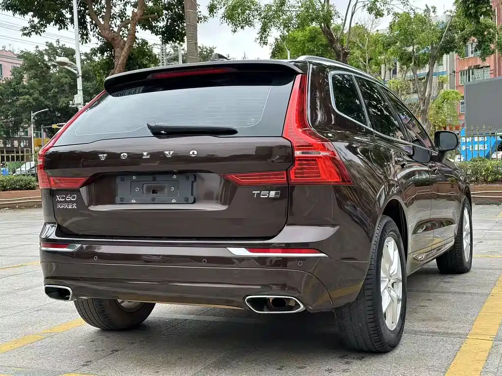 Volvo Volvo XC60 2020 T5 AWD Momentum Luxury Edition 2020 - thumbnail 6