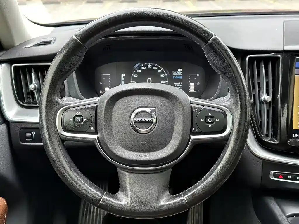 Volvo Volvo XC60 2020 T5 AWD Momentum Luxury Edition 2020 - thumbnail 9