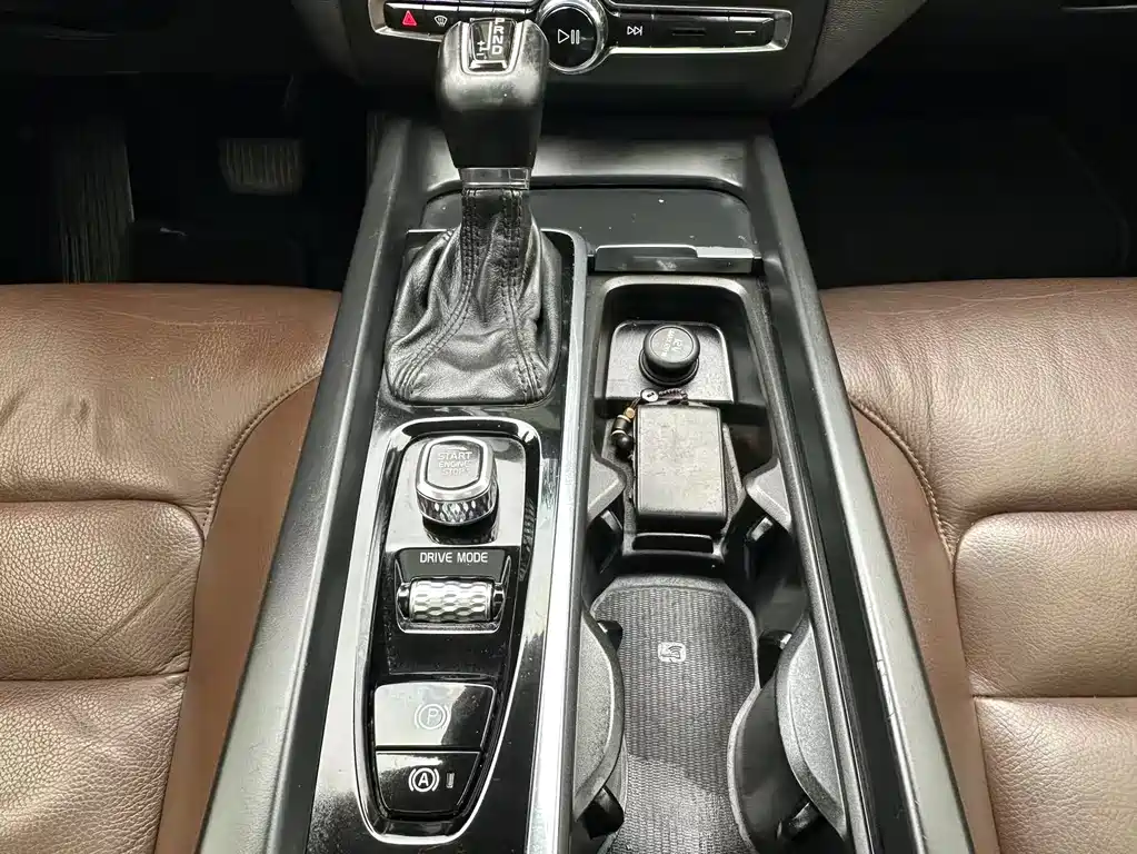 Volvo Volvo XC60 2020 T5 AWD Momentum Luxury Edition 2020 - thumbnail 12