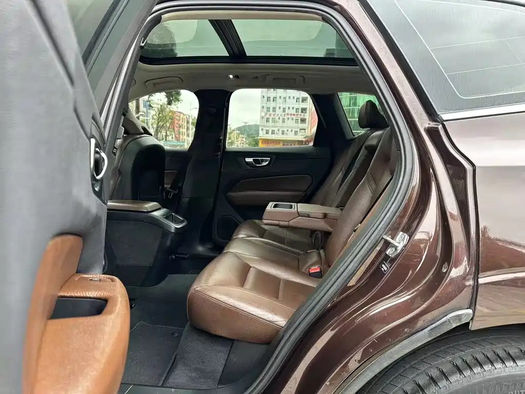Volvo Volvo XC60 2020 T5 AWD Momentum Luxury Edition 2020 - thumbnail 15