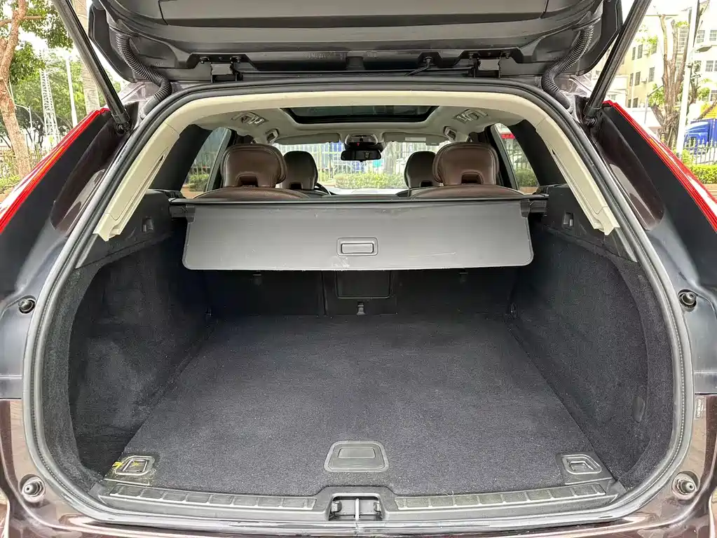 Volvo Volvo XC60 2020 T5 AWD Momentum Luxury Edition 2020 - thumbnail 18