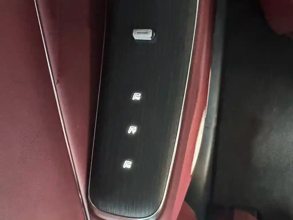 AITO Qijie Aito M8 2025 Extended Range Ultra 53.4kWh 5-seat Version with 192-line LiDAR 2025 - thumbnail 30