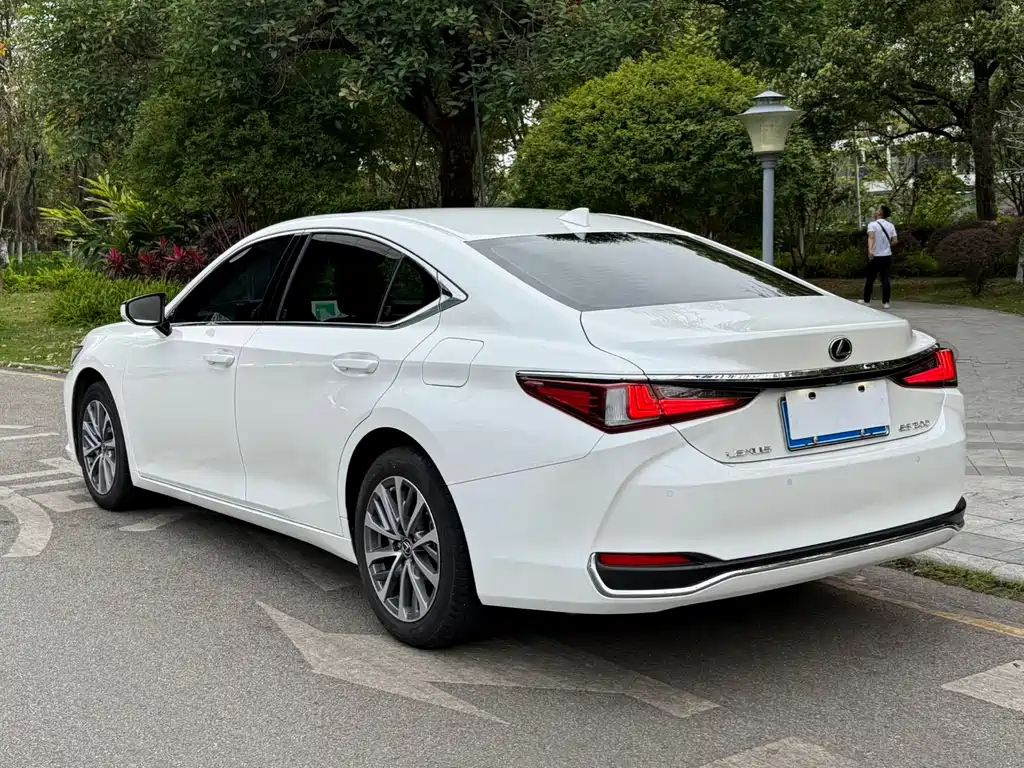 Lexus Lexus ES 2022 200 Excellent Edition 2023 - thumbnail 2