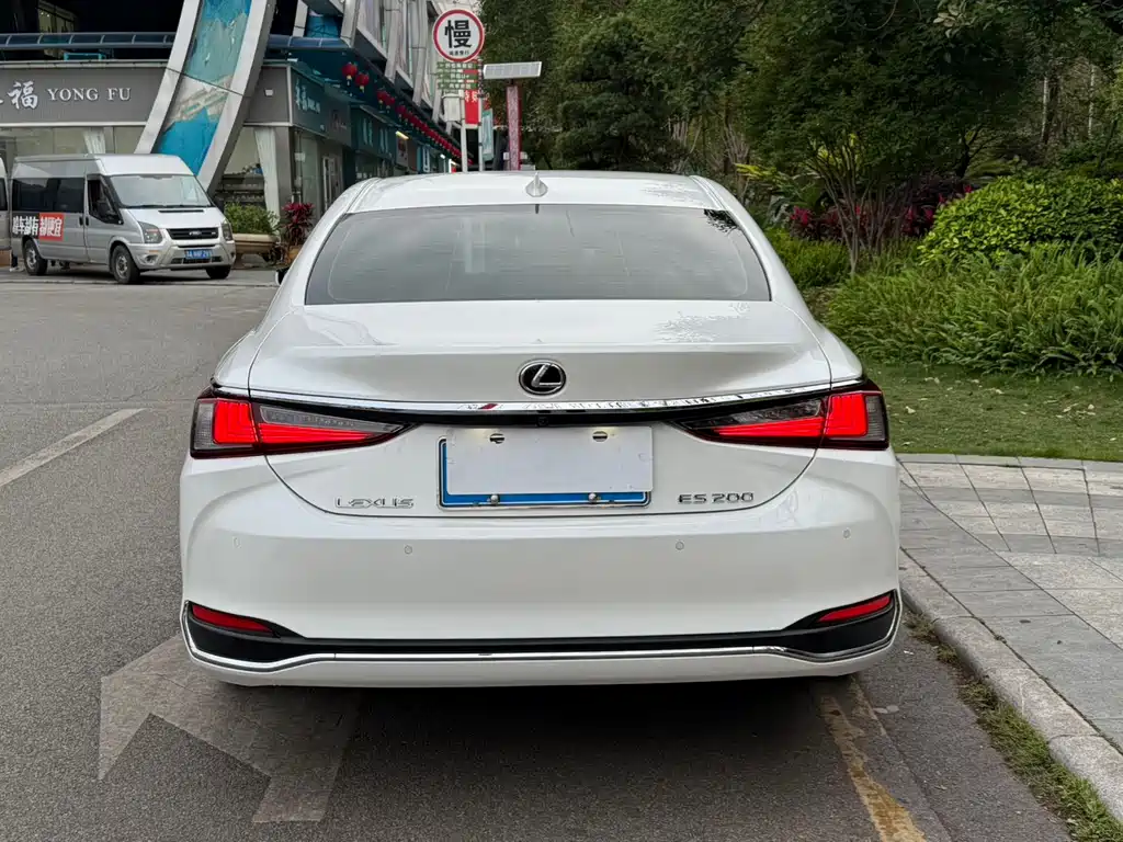 Lexus Lexus ES 2022 200 Excellent Edition 2023 - thumbnail 3