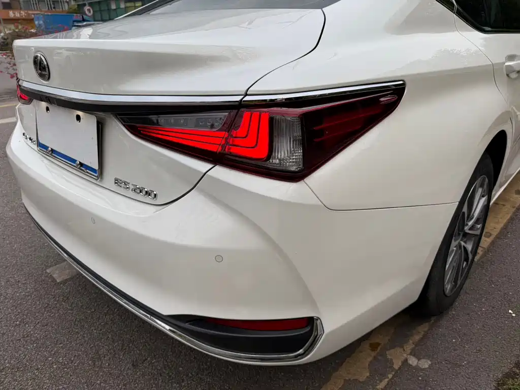 Lexus Lexus ES 2022 200 Excellent Edition 2023 - thumbnail 18