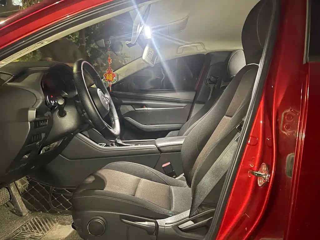 Mazda Mazda 3 Axela 2021 1.5L Automatic Premium Version 2022 - thumbnail 2