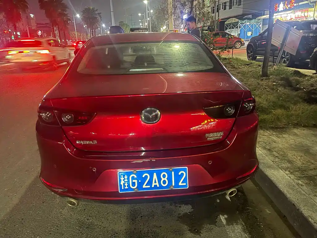 Mazda Mazda 3 Axela 2021 1.5L Automatic Premium Version 2022 - thumbnail 3
