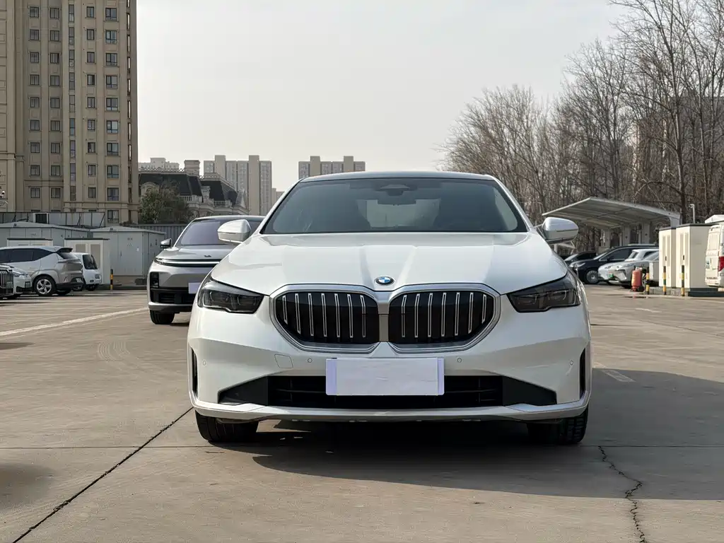 BMW BMW 5 Series 2024 525Li Luxury Package 2024 - thumbnail 2