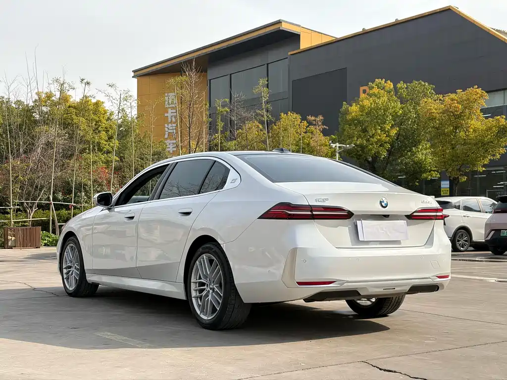 BMW BMW 5 Series 2024 525Li Luxury Package 2024 - thumbnail 4