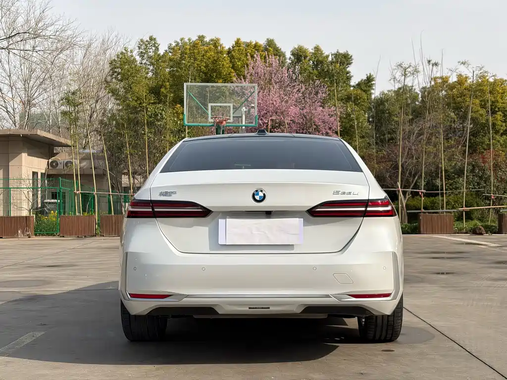 BMW BMW 5 Series 2024 525Li Luxury Package 2024 - thumbnail 5