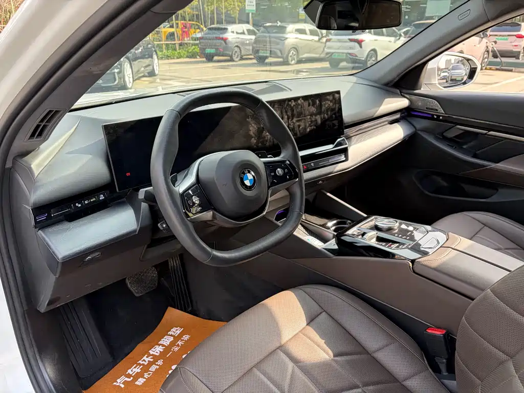 BMW BMW 5 Series 2024 525Li Luxury Package 2024 - thumbnail 8