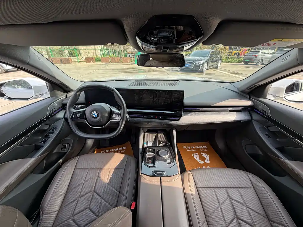 BMW BMW 5 Series 2024 525Li Luxury Package 2024 - thumbnail 9