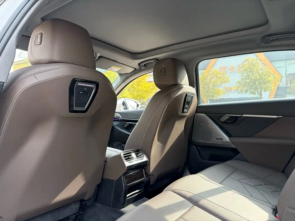 BMW BMW 5 Series 2024 525Li Luxury Package 2024 - thumbnail 13