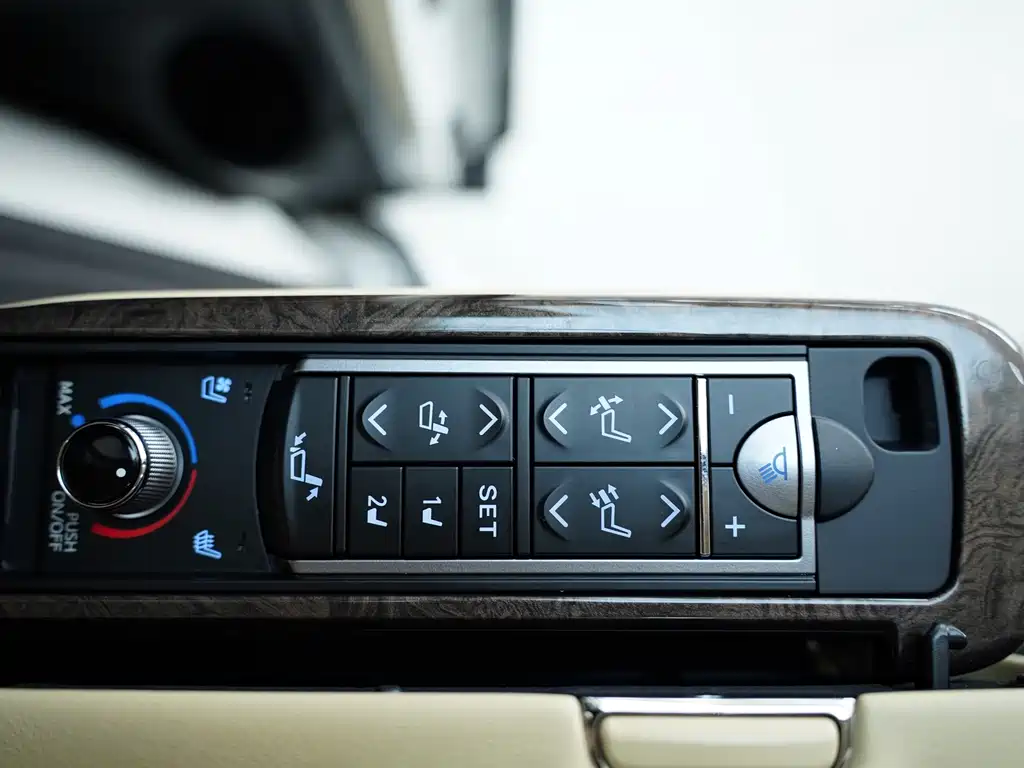 Toyota Alphard 2021 Model Hybrid 2.5L Executive Version 2022 - thumbnail 13
