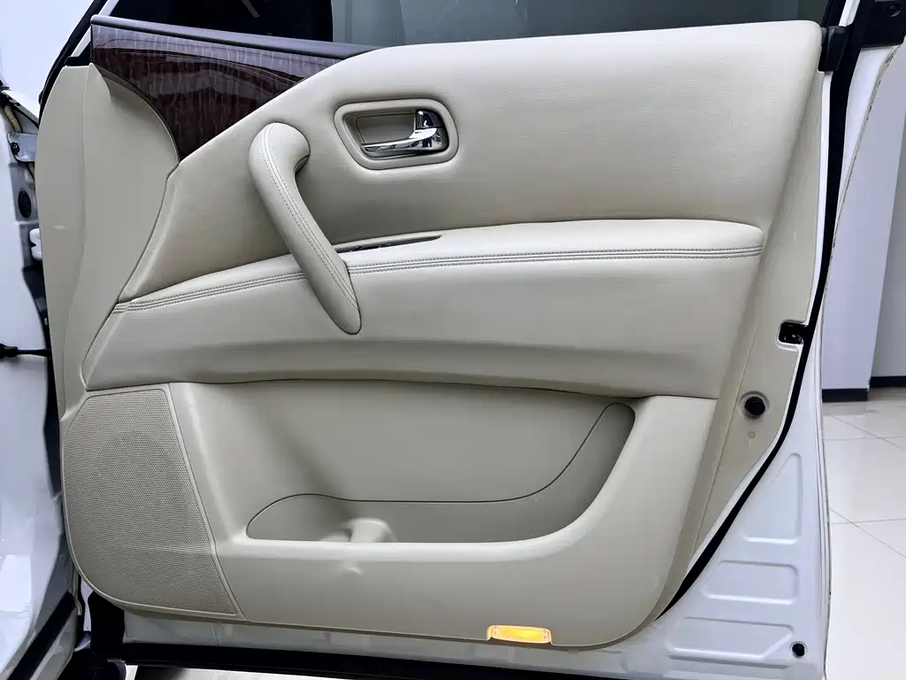 Nissan Nissan Patrol 2018 4.0L Platinum Edition 2018 - thumbnail 9