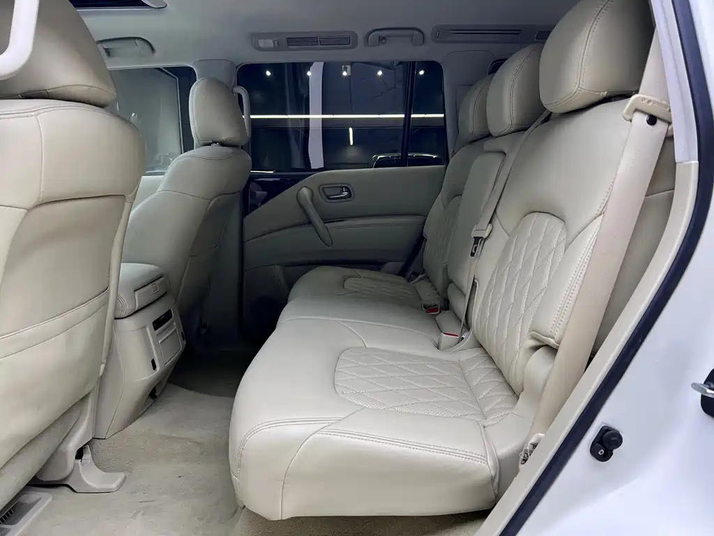 Nissan Nissan Patrol 2018 4.0L Platinum Edition 2018 - thumbnail 11
