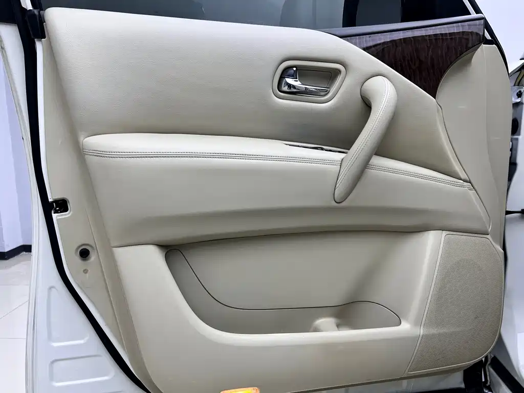 Nissan Nissan Patrol 2018 4.0L Platinum Edition 2018 - thumbnail 12