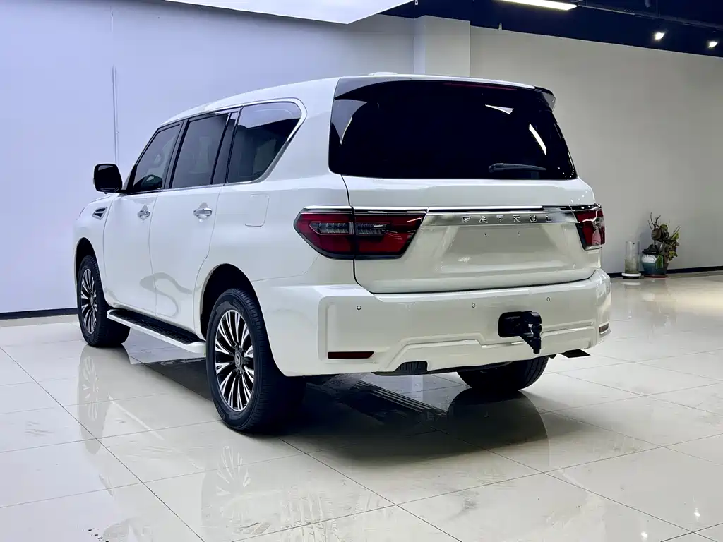 Nissan Nissan Patrol 2018 4.0L Platinum Edition 2018 - thumbnail 14