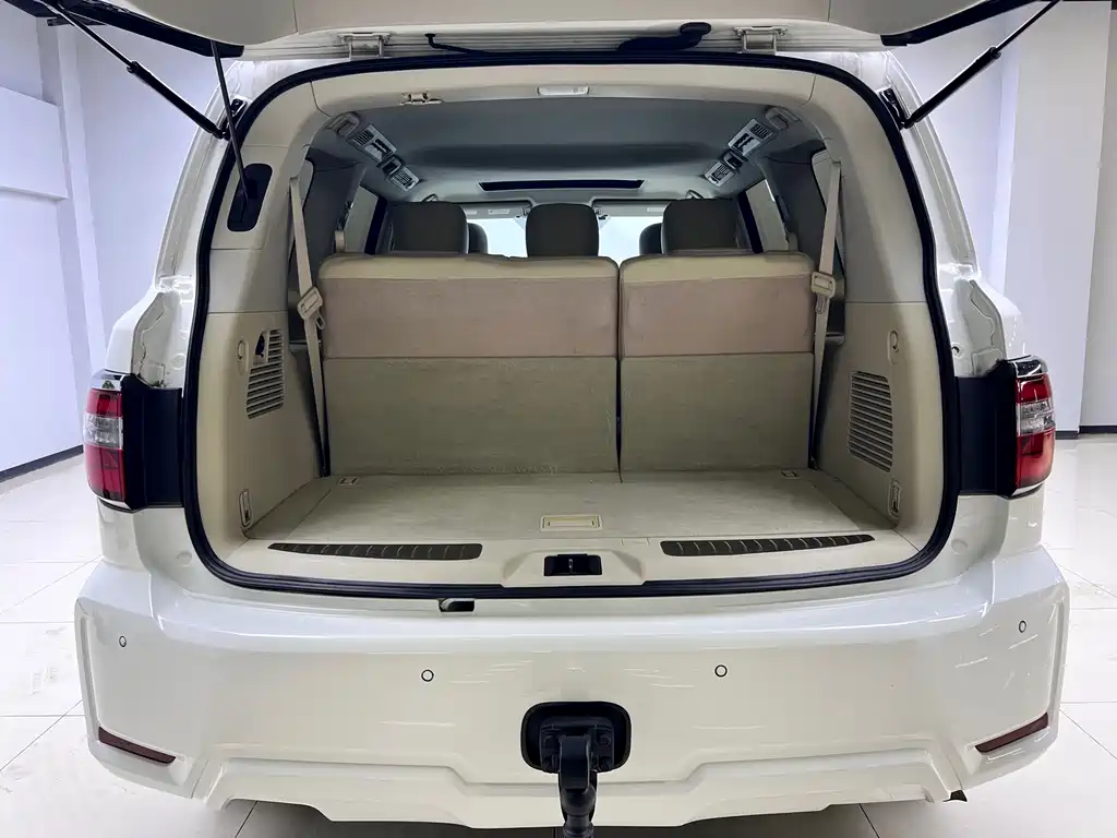 Nissan Nissan Patrol 2018 4.0L Platinum Edition 2018 - thumbnail 16
