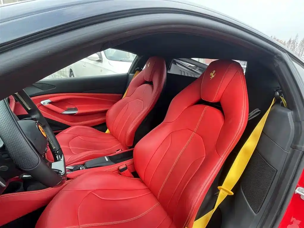 Ferrari Ferrari F8 Tributo 3.9T V8 2022 - thumbnail 5