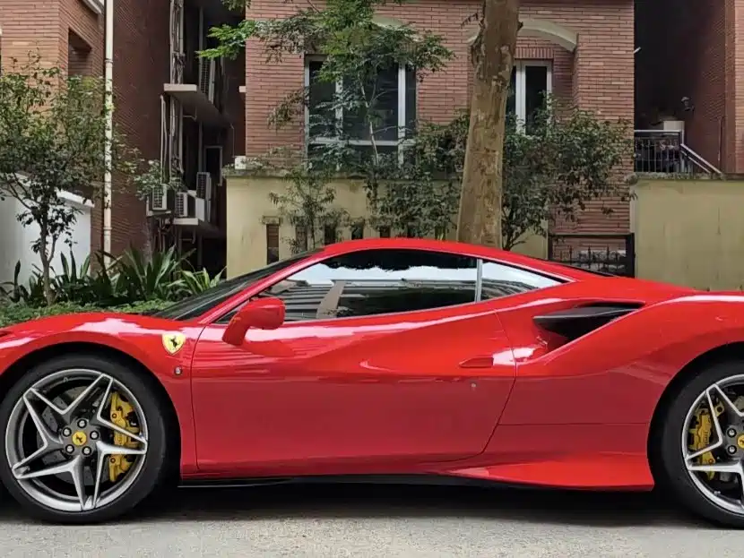 Ferrari Ferrari F8 Tributo 3.9T V8 2021 - thumbnail 2