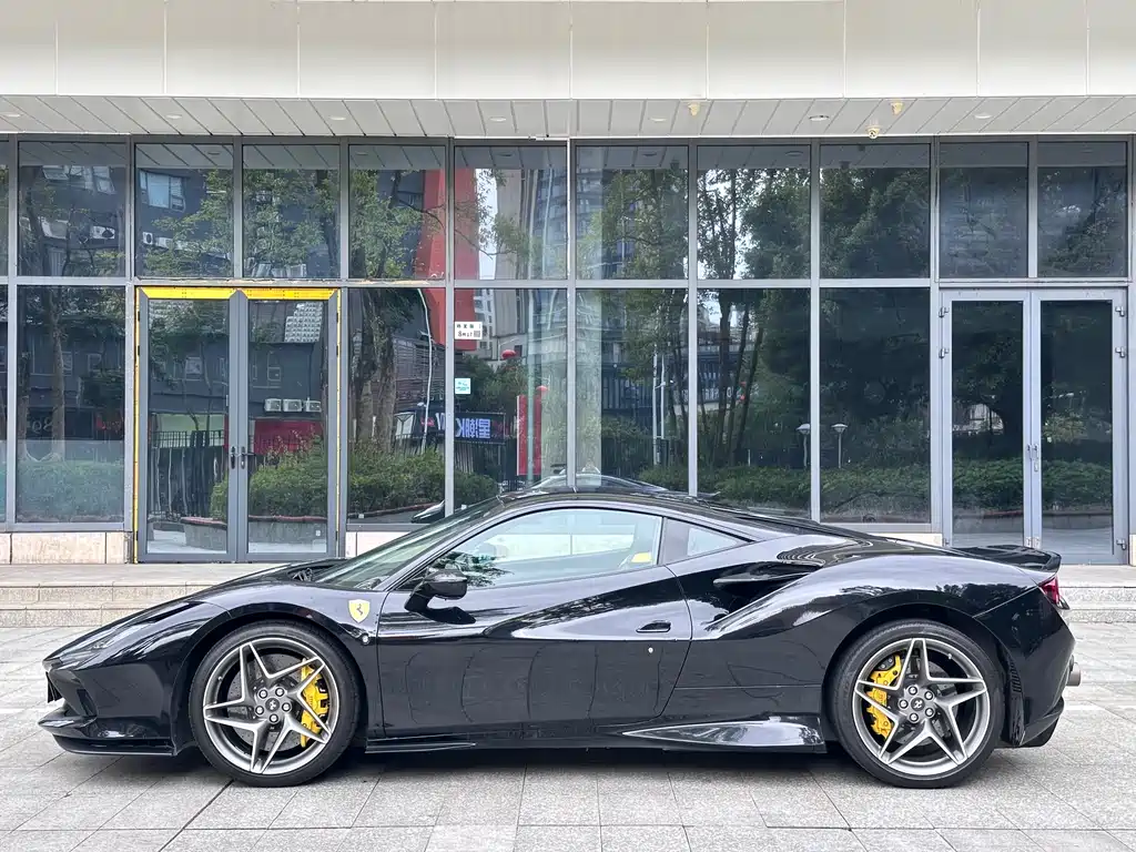 Ferrari Ferrari F8 Tributo 3.9T V8 2021 - thumbnail 4