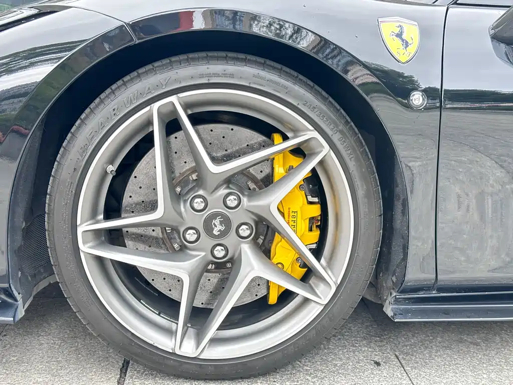 Ferrari Ferrari F8 Tributo 3.9T V8 2021 - thumbnail 5