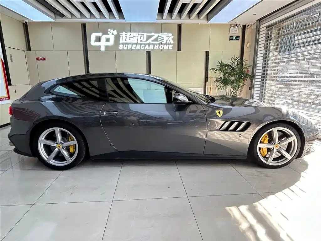 Ferrari GTC4 Lusso 2017 3.9T V8 2018 - thumbnail 2