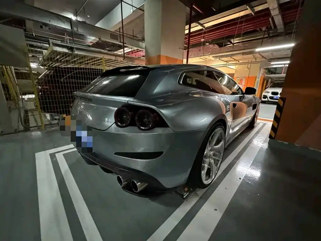 Ferrari GTC4 Lusso 2017 3.9T V8 2017 - thumbnail 3