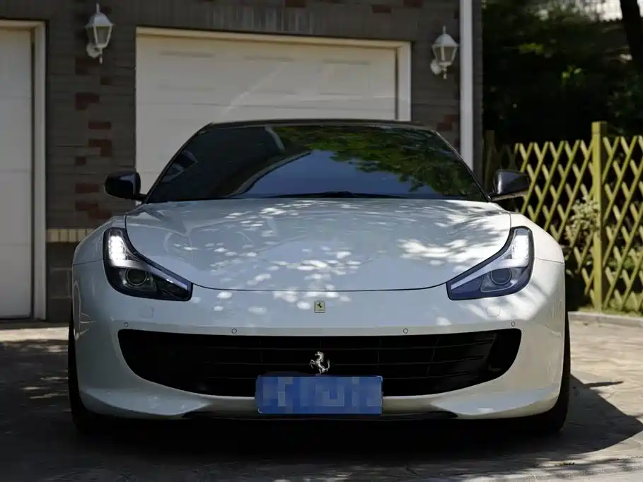 Ferrari GTC4 Lusso 2017 3.9T V8 2019 - thumbnail 2