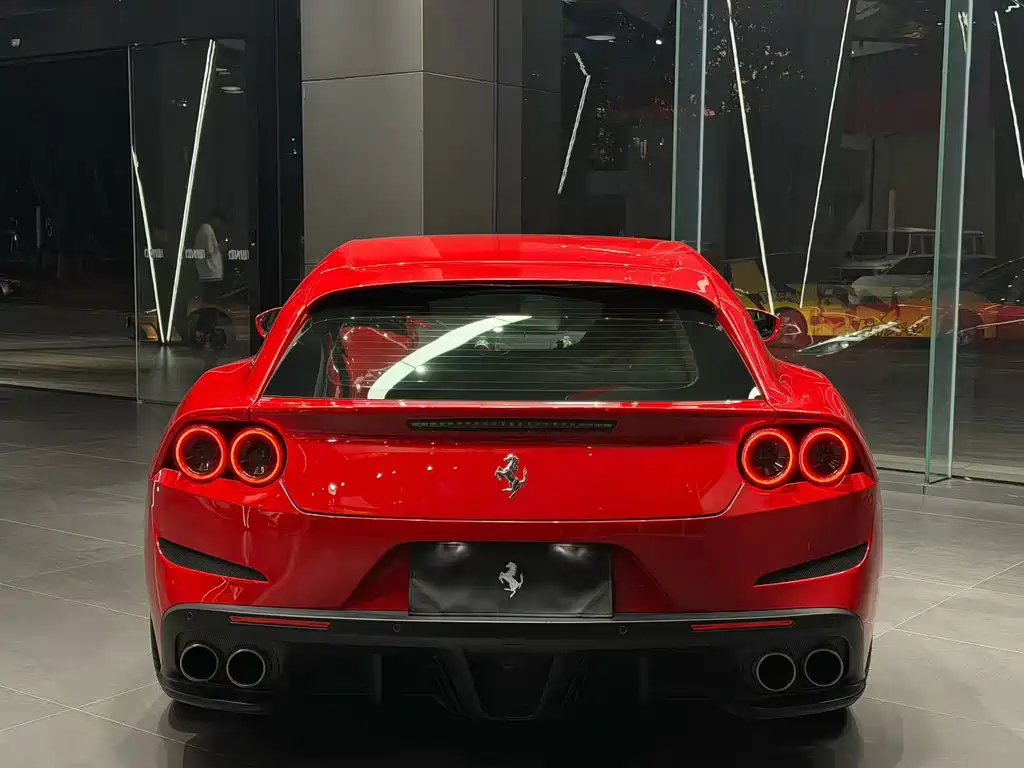 Ferrari GTC4 Lusso 2017 3.9T V8 2019 - thumbnail 2