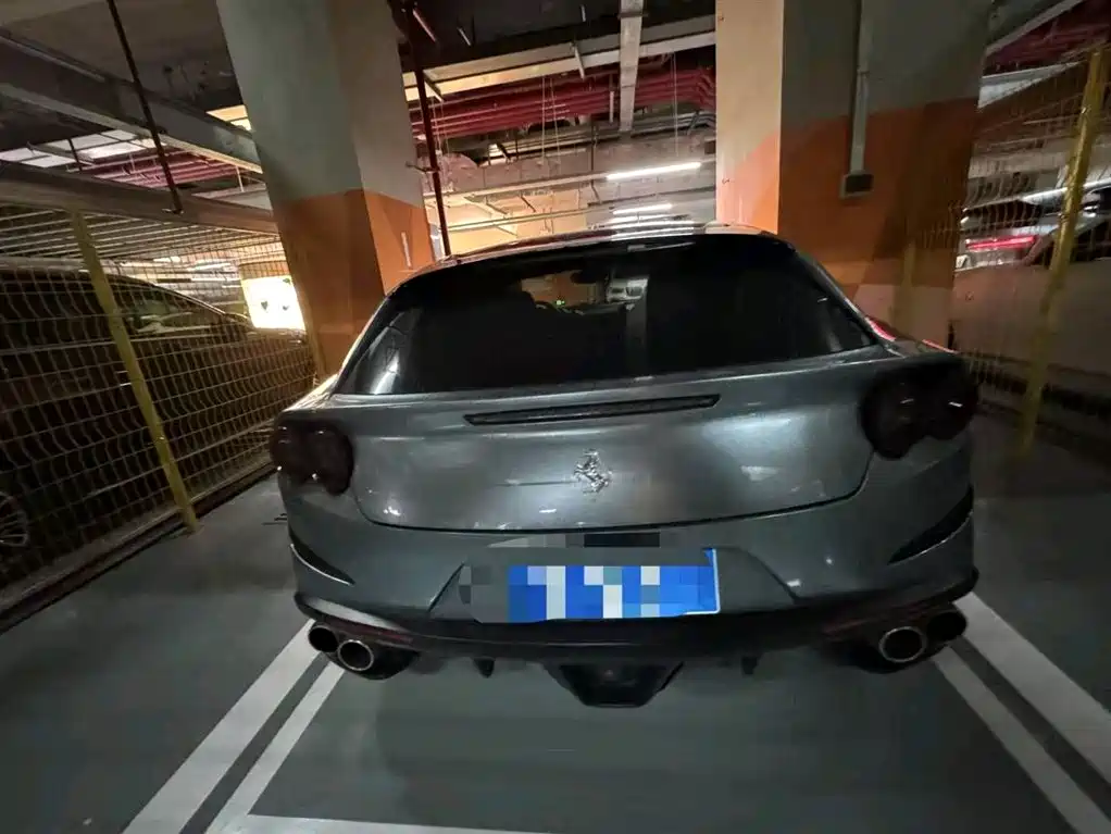 Ferrari GTC4 Lusso 2017 3.9T V8 2017 - thumbnail 4