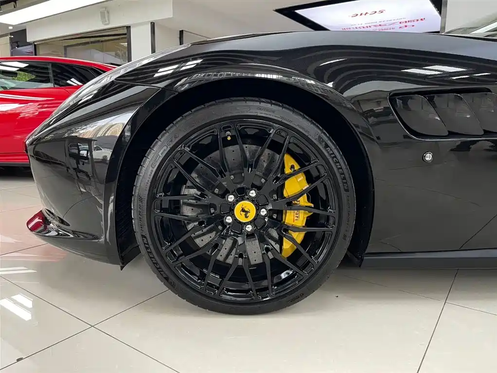 Ferrari GTC4 Lusso 2017 3.9T V8 2019 - thumbnail 2