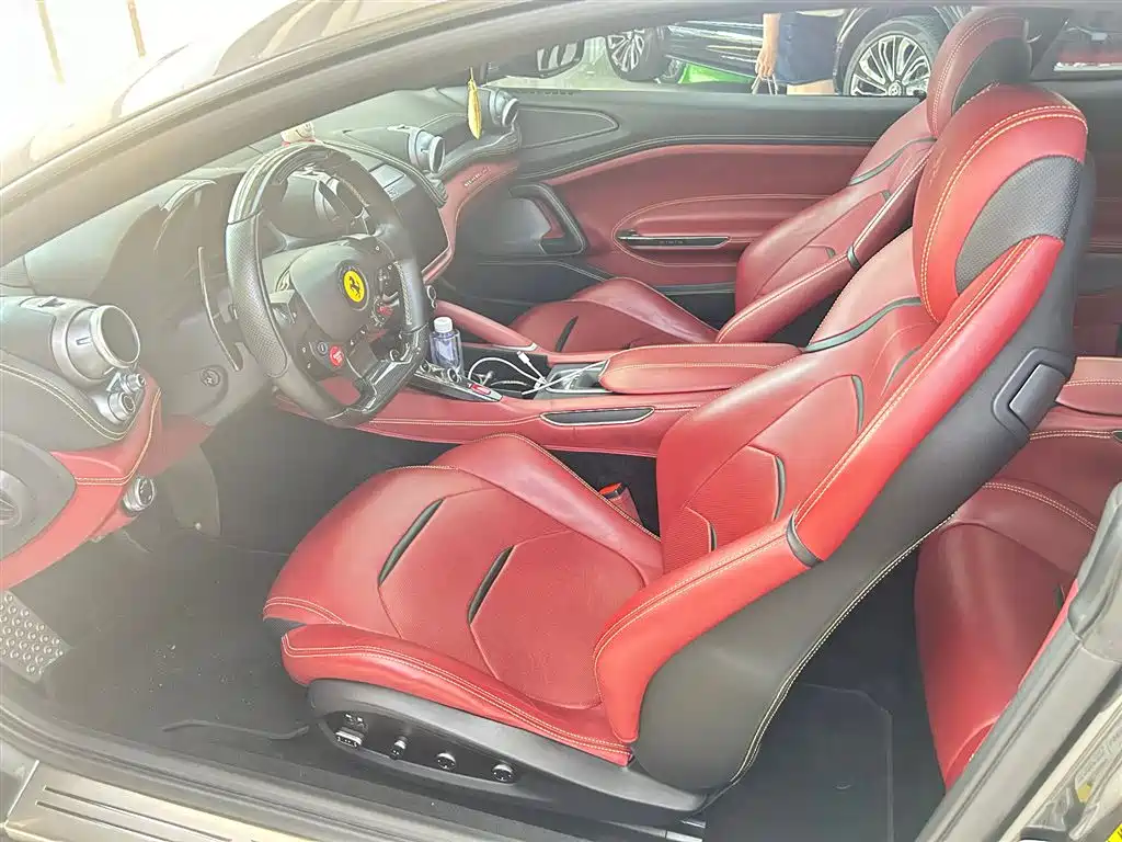 Ferrari GTC4 Lusso 2017 3.9T V8 2018 - thumbnail 4