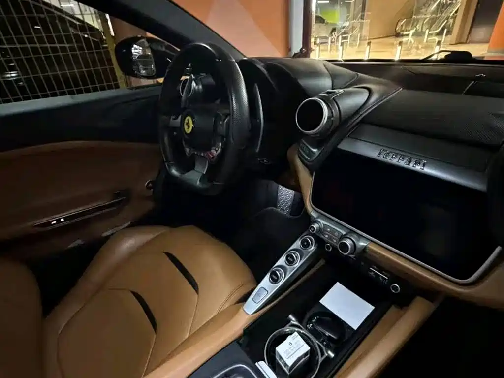 Ferrari GTC4 Lusso 2017 3.9T V8 2017 - thumbnail 5