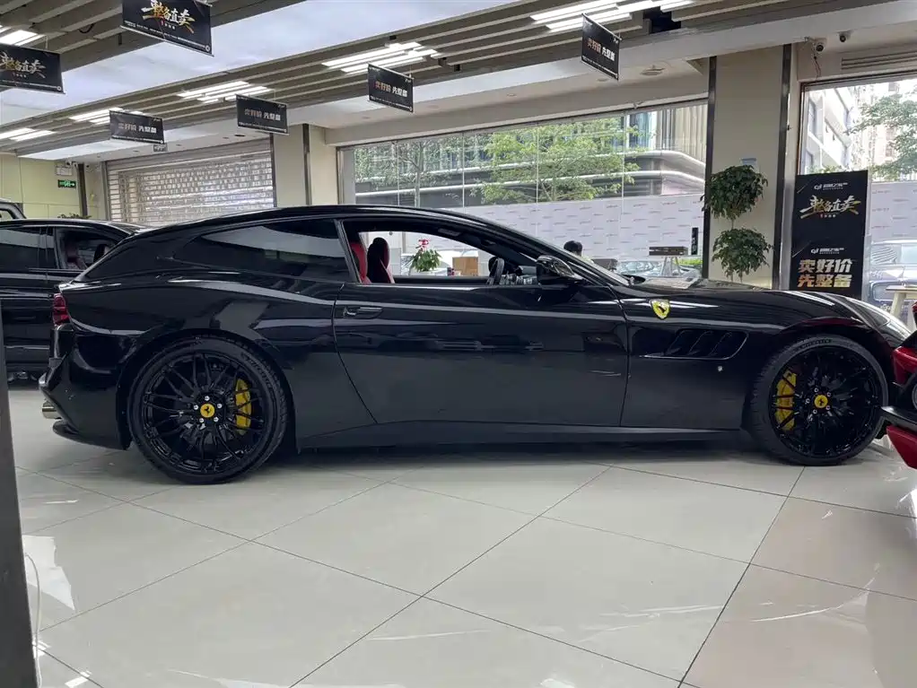 Ferrari GTC4 Lusso 2017 3.9T V8 2019 - thumbnail 8
