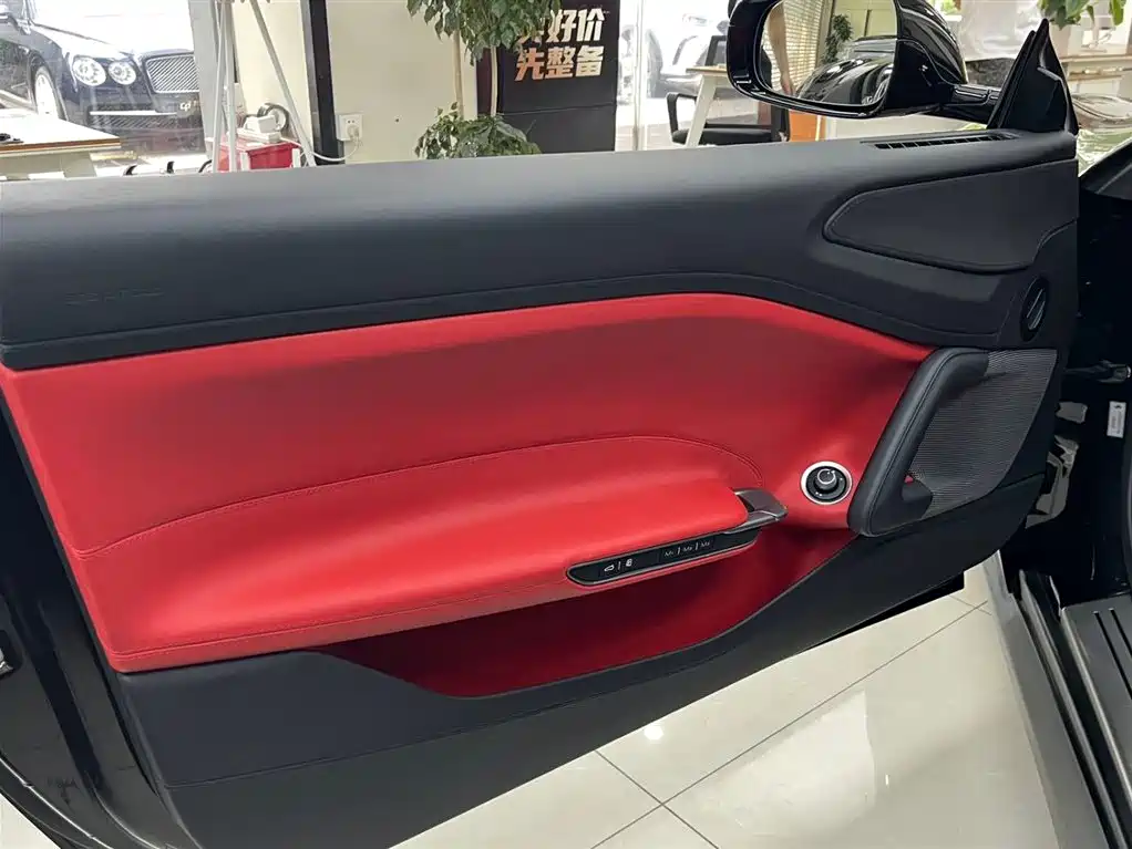 Ferrari GTC4 Lusso 2017 3.9T V8 2019 - thumbnail 9