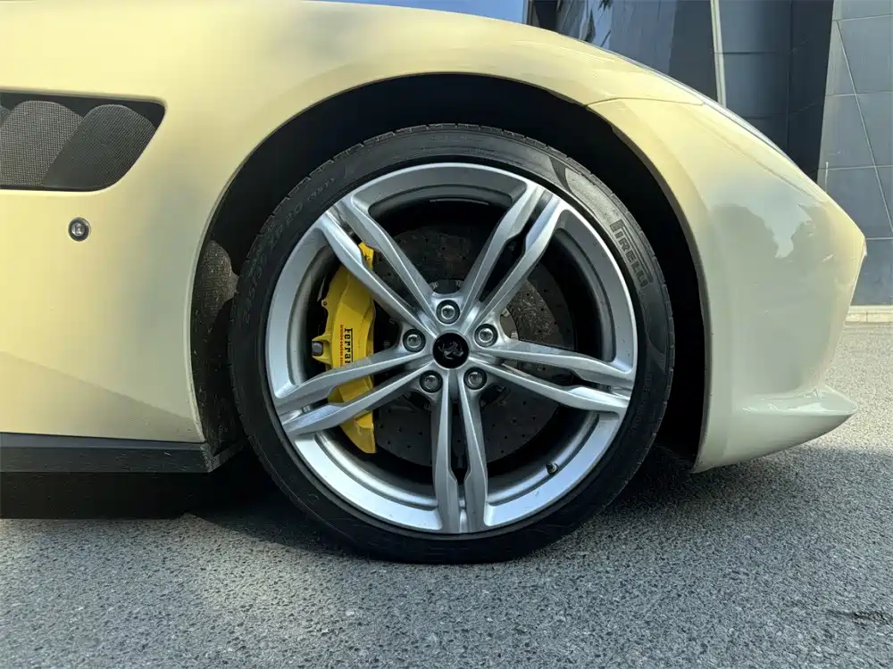 Ferrari GTC4 Lusso 2017 3.9T V8 2020 - thumbnail 12