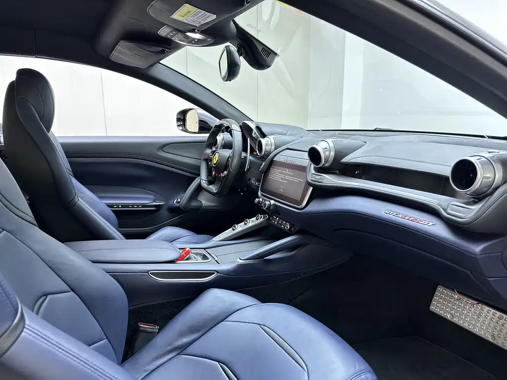 Ferrari GTC4 Lusso 2017 3.9T V8 2018 - thumbnail 11