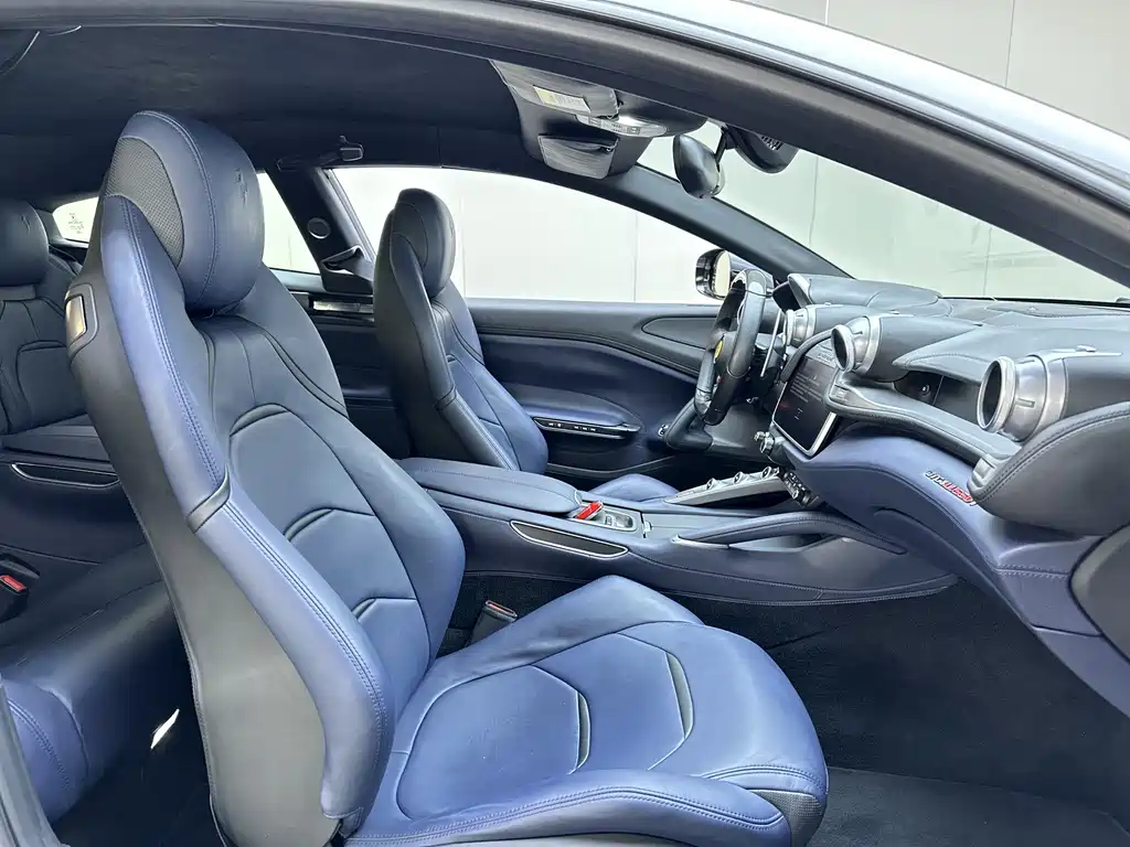 Ferrari GTC4 Lusso 2017 3.9T V8 2018 - thumbnail 12