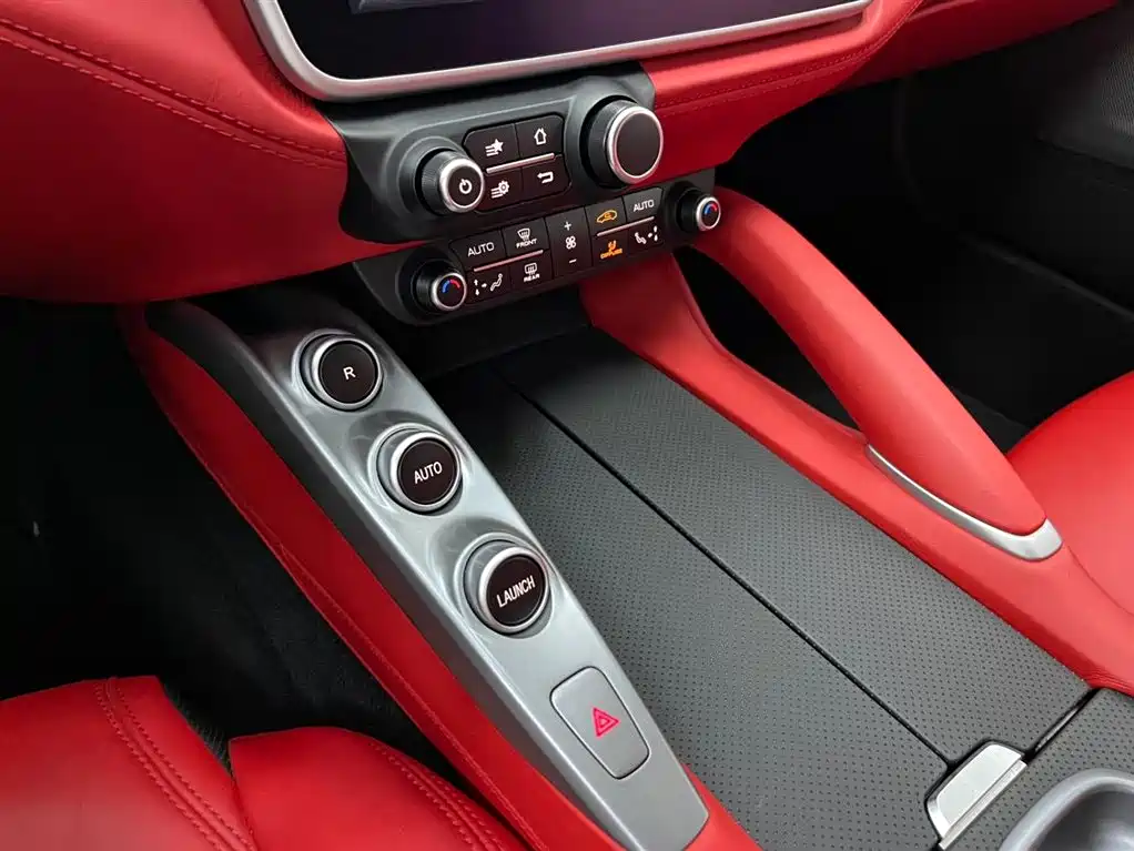 Ferrari GTC4 Lusso 2017 3.9T V8 2019 - thumbnail 17