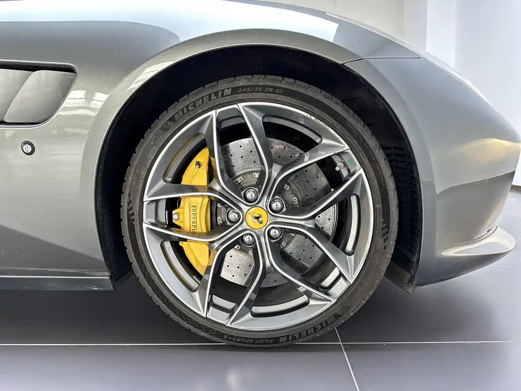 Ferrari GTC4 Lusso 2017 3.9T V8 2018 - thumbnail 22