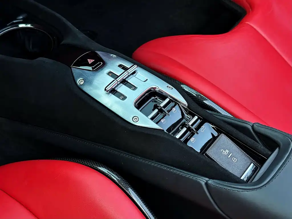Ferrari SF90 3.9T V8 Spider 2022 - thumbnail 13
