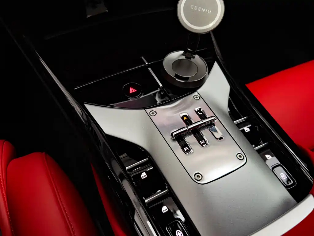Ferrari Purosangue 2023 6.5L V12 2024 - thumbnail 12