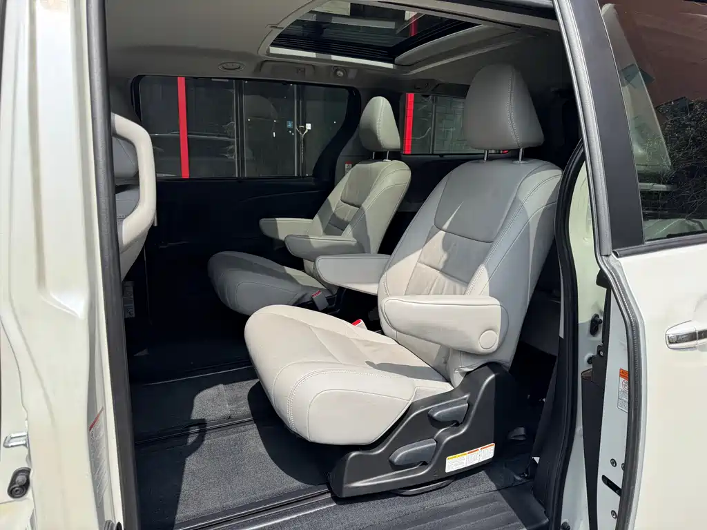 Toyota Toyota Sienna 2016 3.5L Automatic 2016 - thumbnail 4