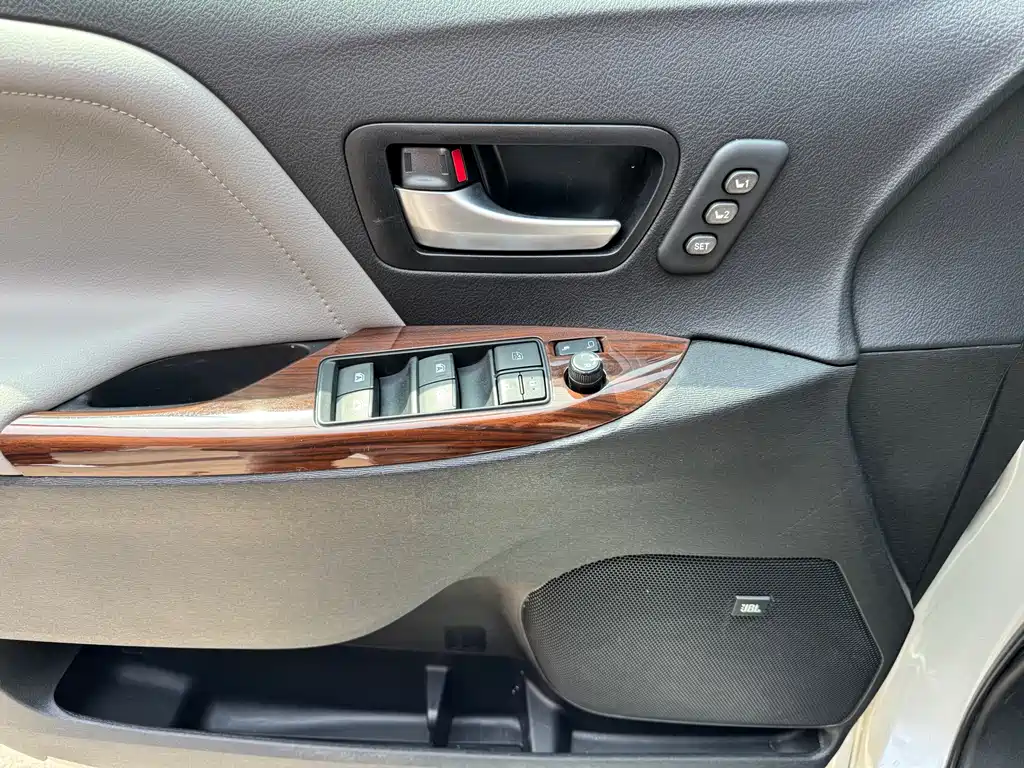Toyota Toyota Sienna 2016 3.5L Automatic 2016 - thumbnail 13